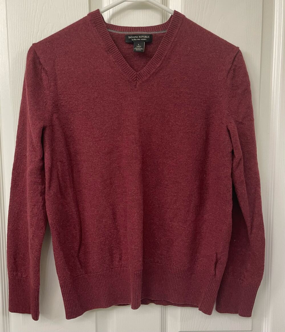Banana republic extra fine Merino wool large long sleeve sweater burgundy vneck